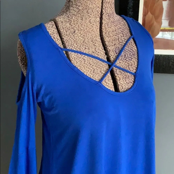 Boston Proper X bell sleeve cold shoulder top, Sm - Picture 2 of 7
